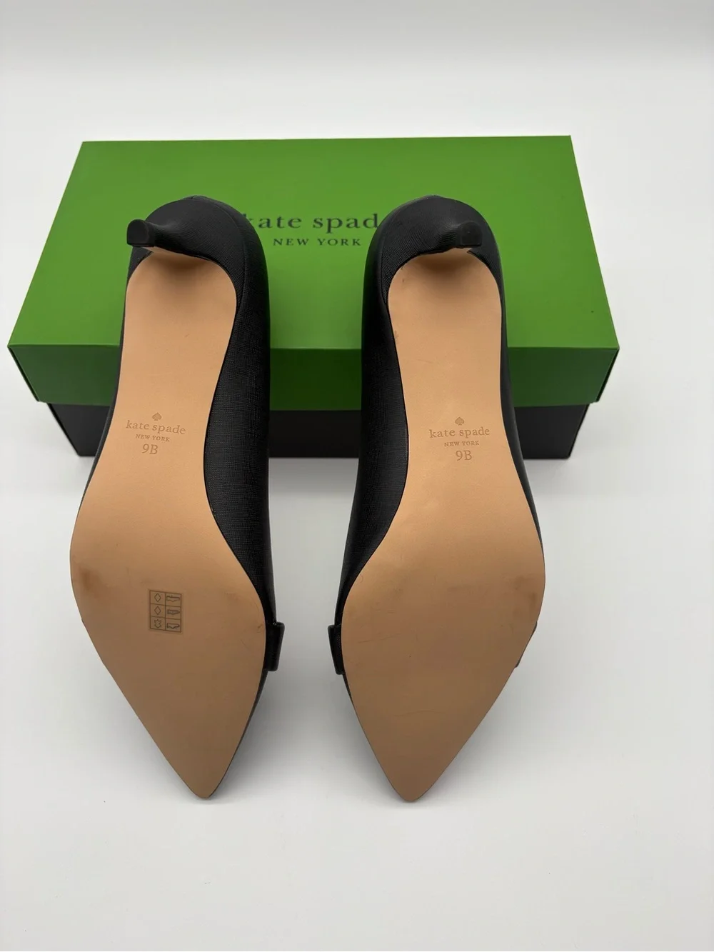 Kate Spade Women Daniella Saffiano Black Leather Pointed Toe Kitten Heels 9B